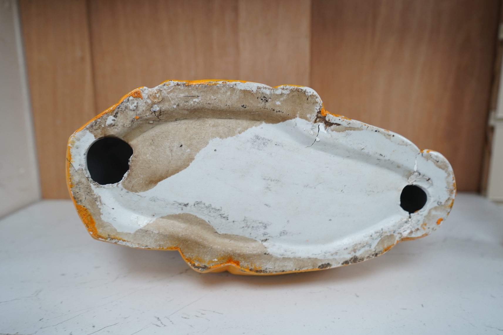 A 20th century Americana ceramic figure group of two jazz singers, 25cm wide